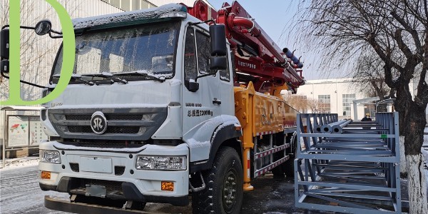 混凝土泵車(chē)是否可以用海綿球去清洗呢?