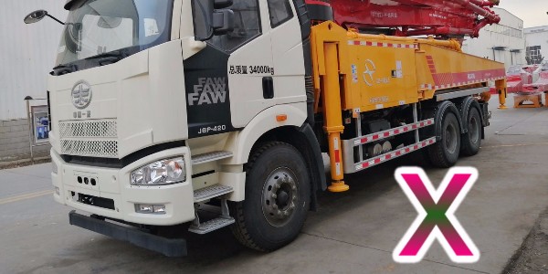 為什么小型混凝土泵車部分位置的臂架不能打開或移動？