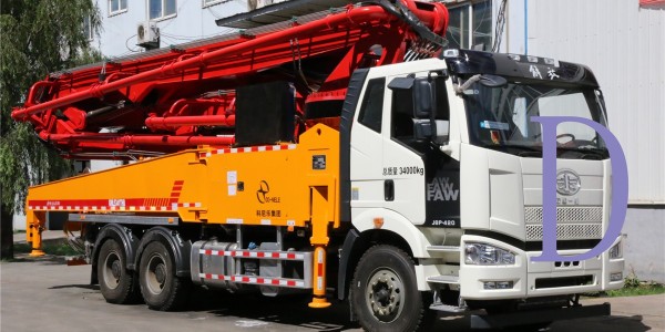 混凝土泵車在建筑工地上使用時，展現(xiàn)出哪些優(yōu)勢